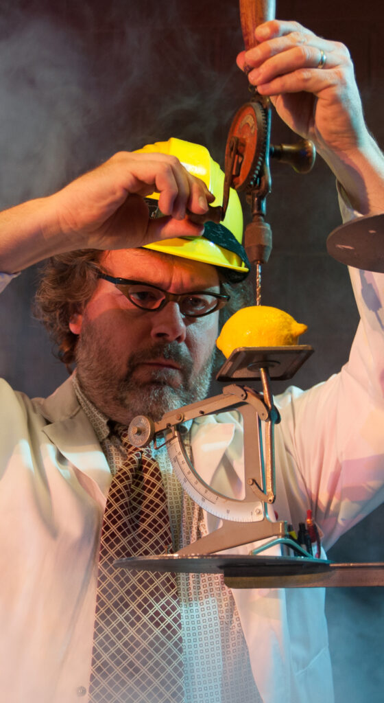 Yves Bondue in de muziektheatervoorstelling Labo Van Dommelen - foto: Charlotte Samyn