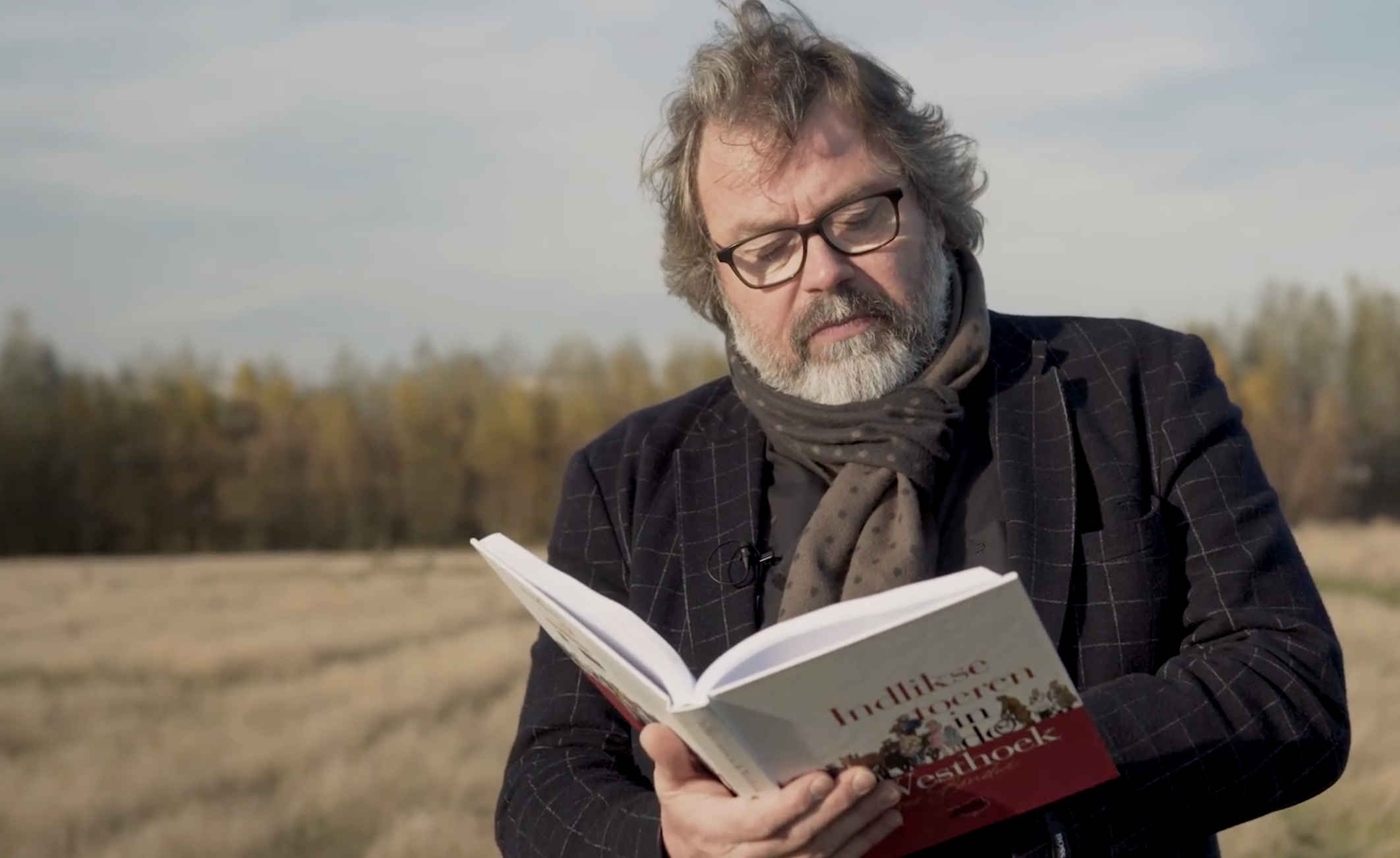 Yves Bondue leest voor uit eigen werk - foto: Inge Verschatse