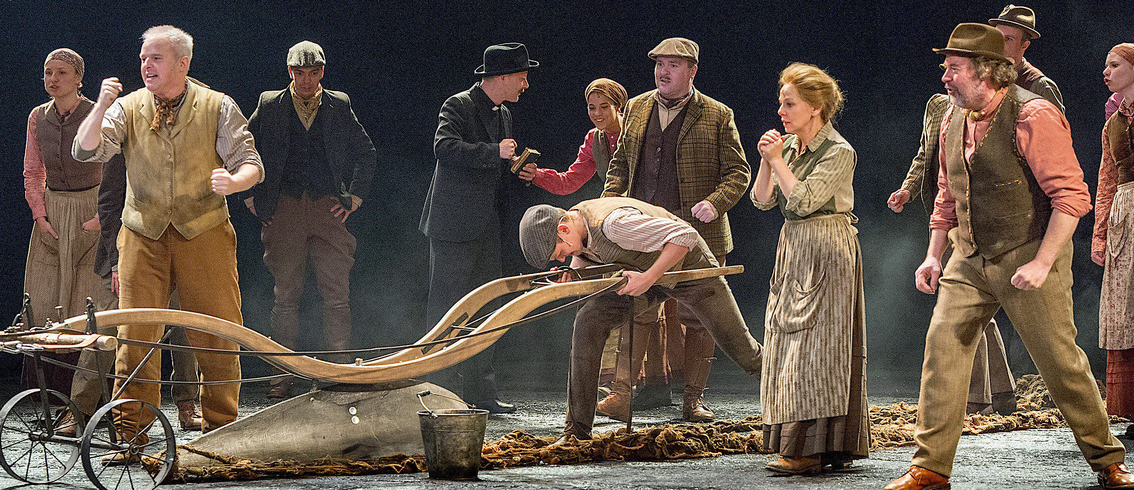 Mark Tijsmans, Els de Schepper & Yves Bondue in War Horse, foto: Luk Monsaert, 2015